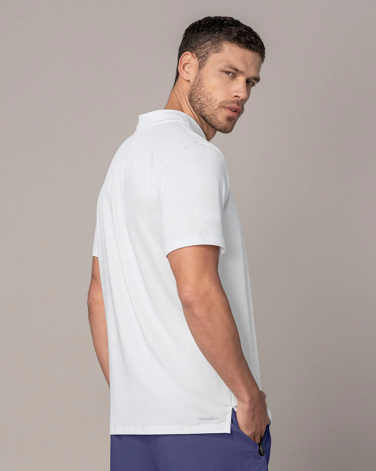 Camiseta deportiva transpirable con cuello tipo polo - Imagen 6