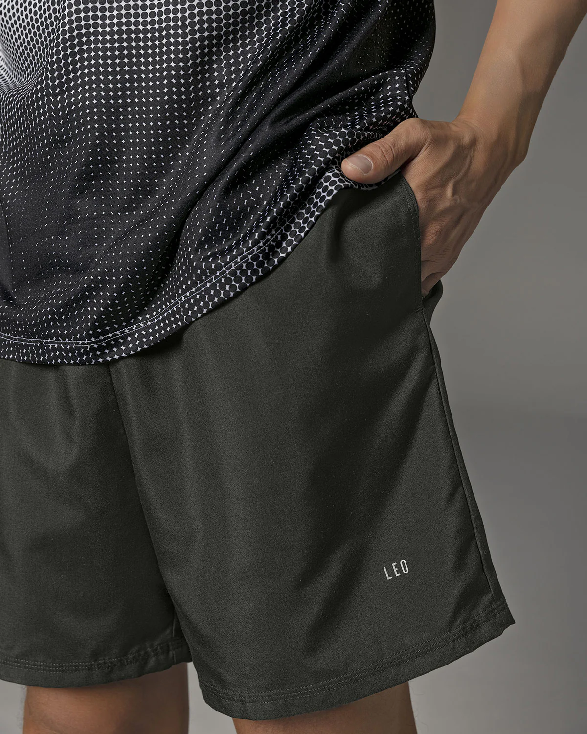 Pantaloneta deportiva con bolsillos funcionales - Imagen 5